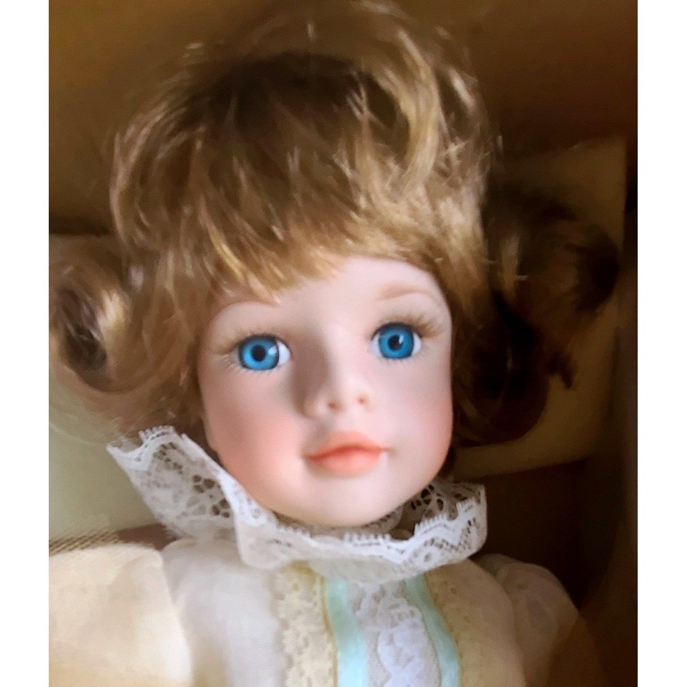 Ashton Drake Marianne Victorian‎ Vanity Doll Porcelain Sandy Freeman Collection